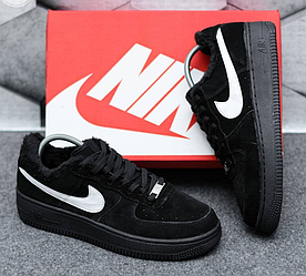 Чоловічі зимові кросівки Nike Air Force 1 black Взуття Найк Форс чорні з хутром замшеві теплі короткі