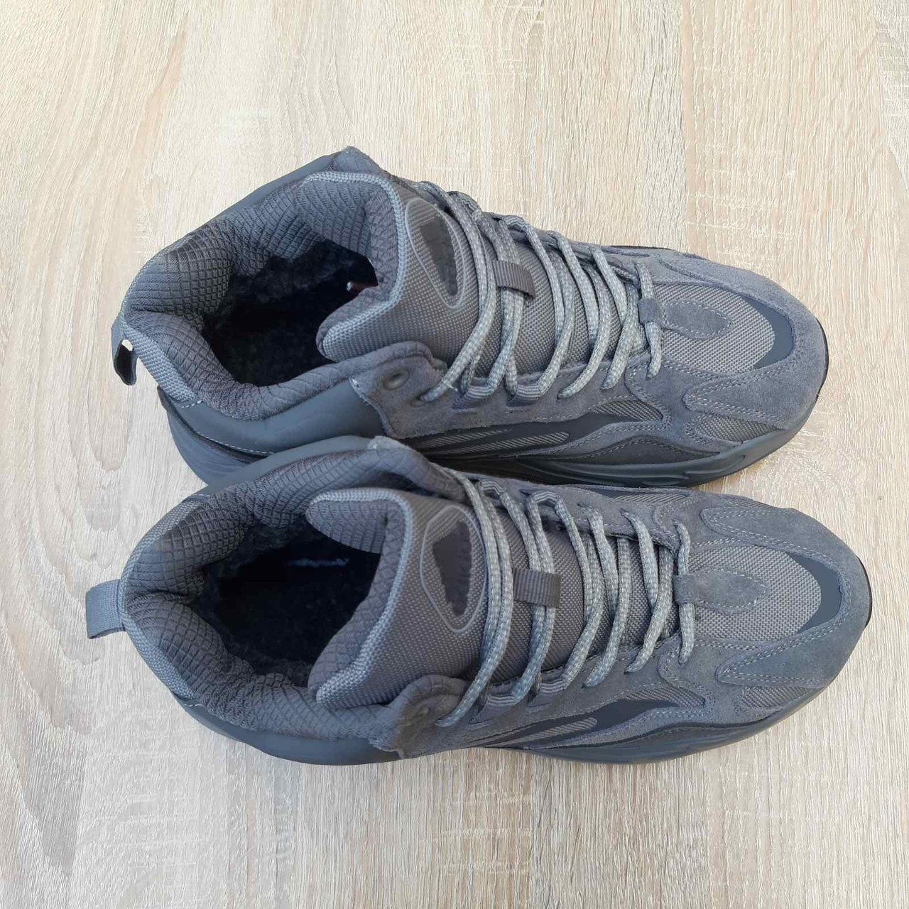 Yeezy desert top rat 700
