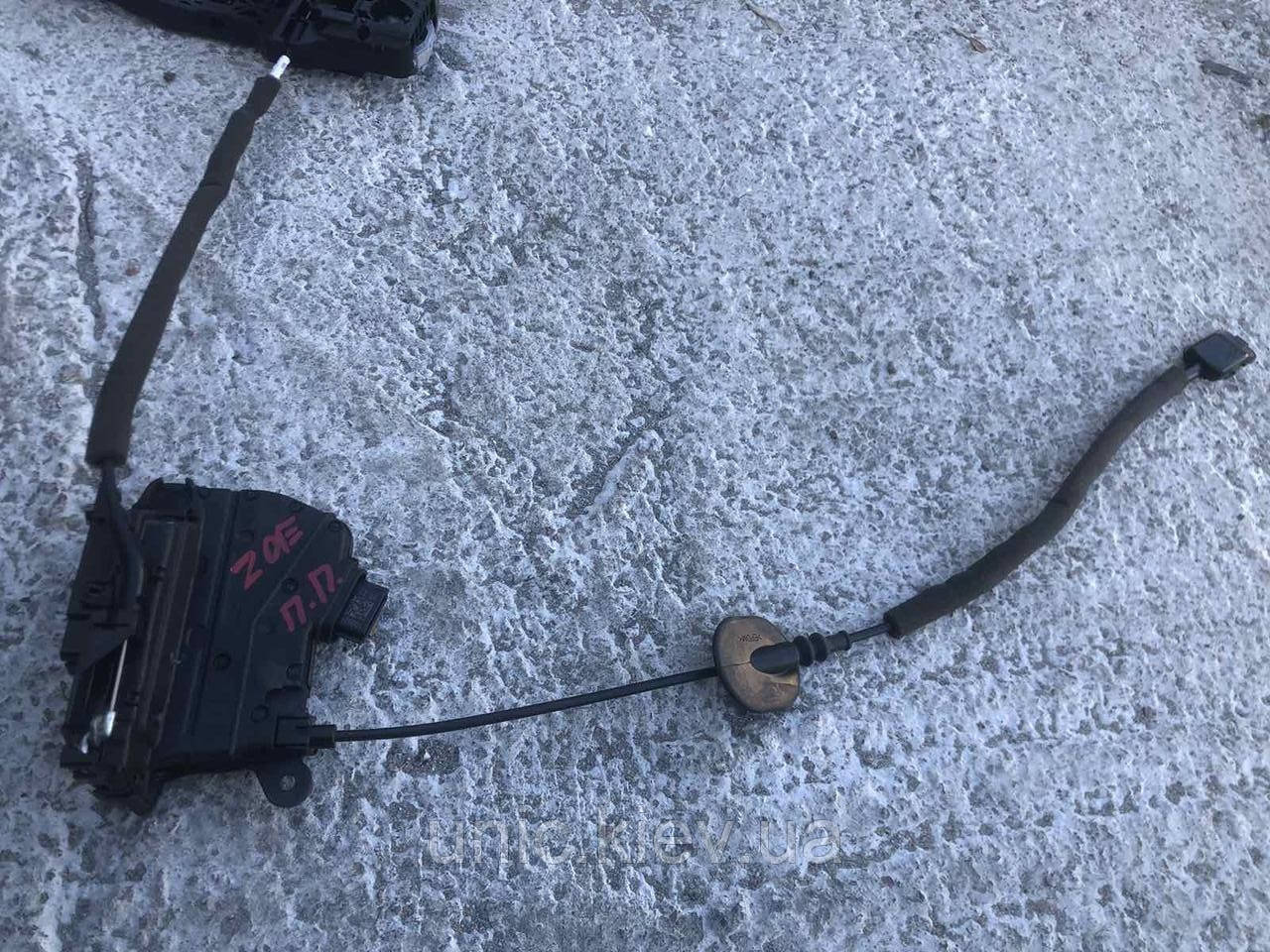 Замок двері передній правий Рено Зоє (Renault Zoe) б/в