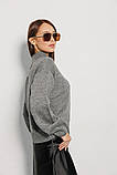 Жіночий в'язаний довгий светр із високою горловиною, фото 3