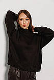Жіночий в'язаний довгий светр із високою горловиною, фото 6