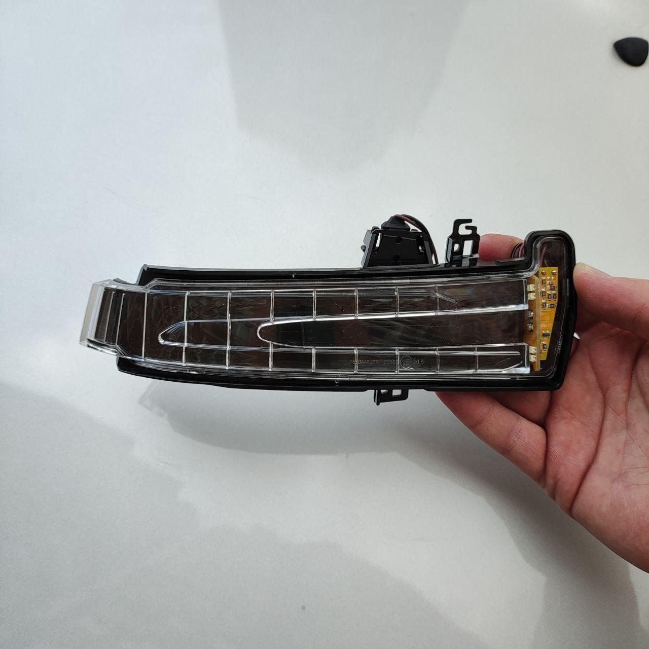 Покажчик повороту (поворот) в правому дзеркалі Mercedes W176 A-klasse (Мерседес А-класс) 2012 - 2018, фото 1