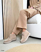 Стильні натуральні замшеві ботинки бежевого кольору, трендові жіночі черевики на шнурівці, зима та демі