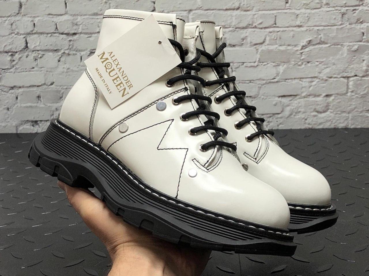 Зимові Жіночі Черевики Alexander Mcqueen Tread Slick Boots White Black (Хутро) 36-37-38-39