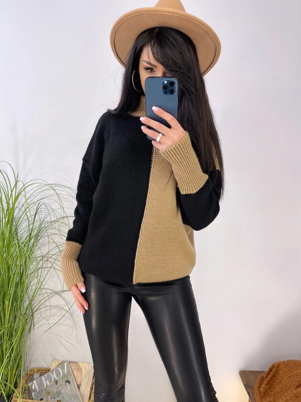 Жіночий в'язаний двоколірний светр Oversize