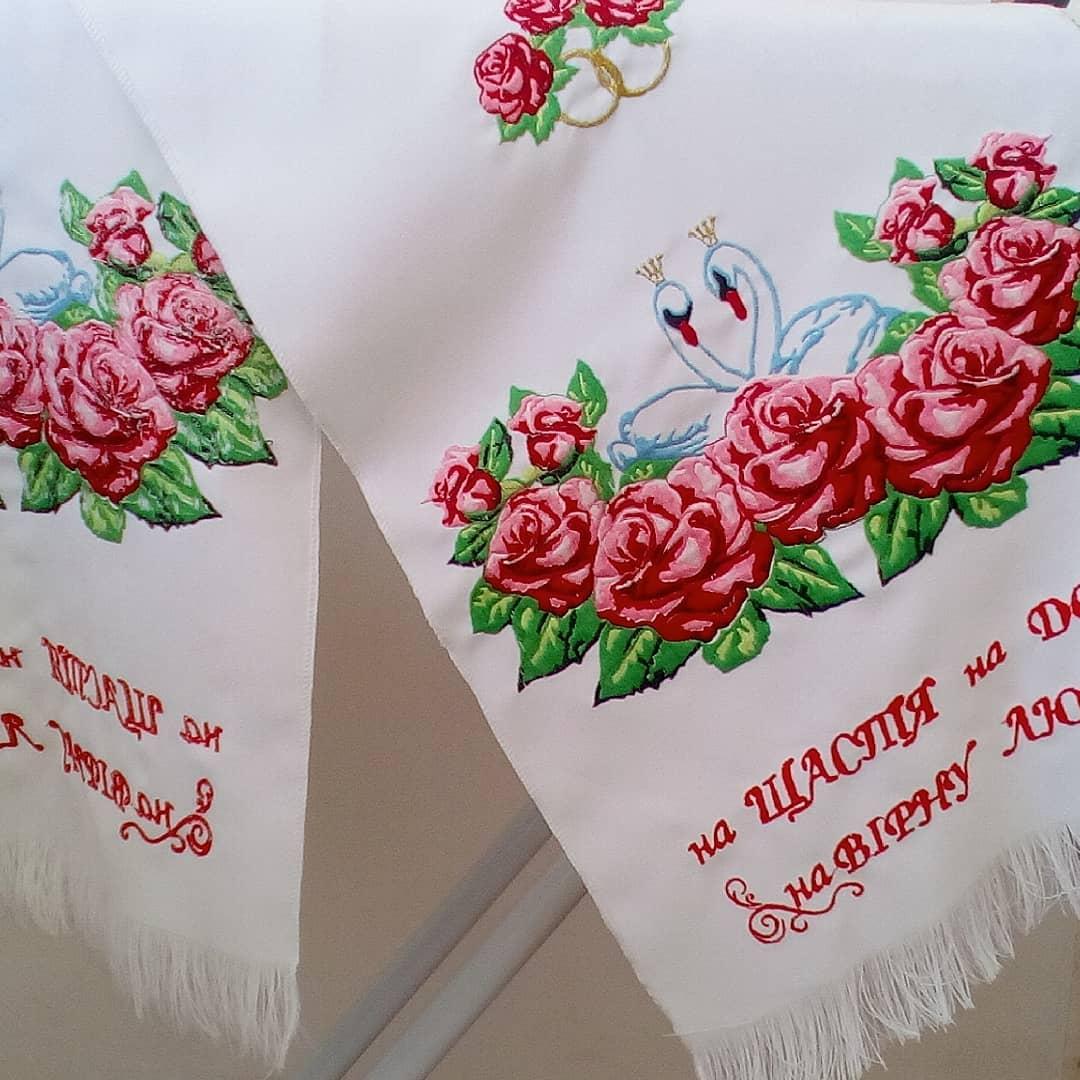 Вишукані рушники під ноги для молодих сердець №186