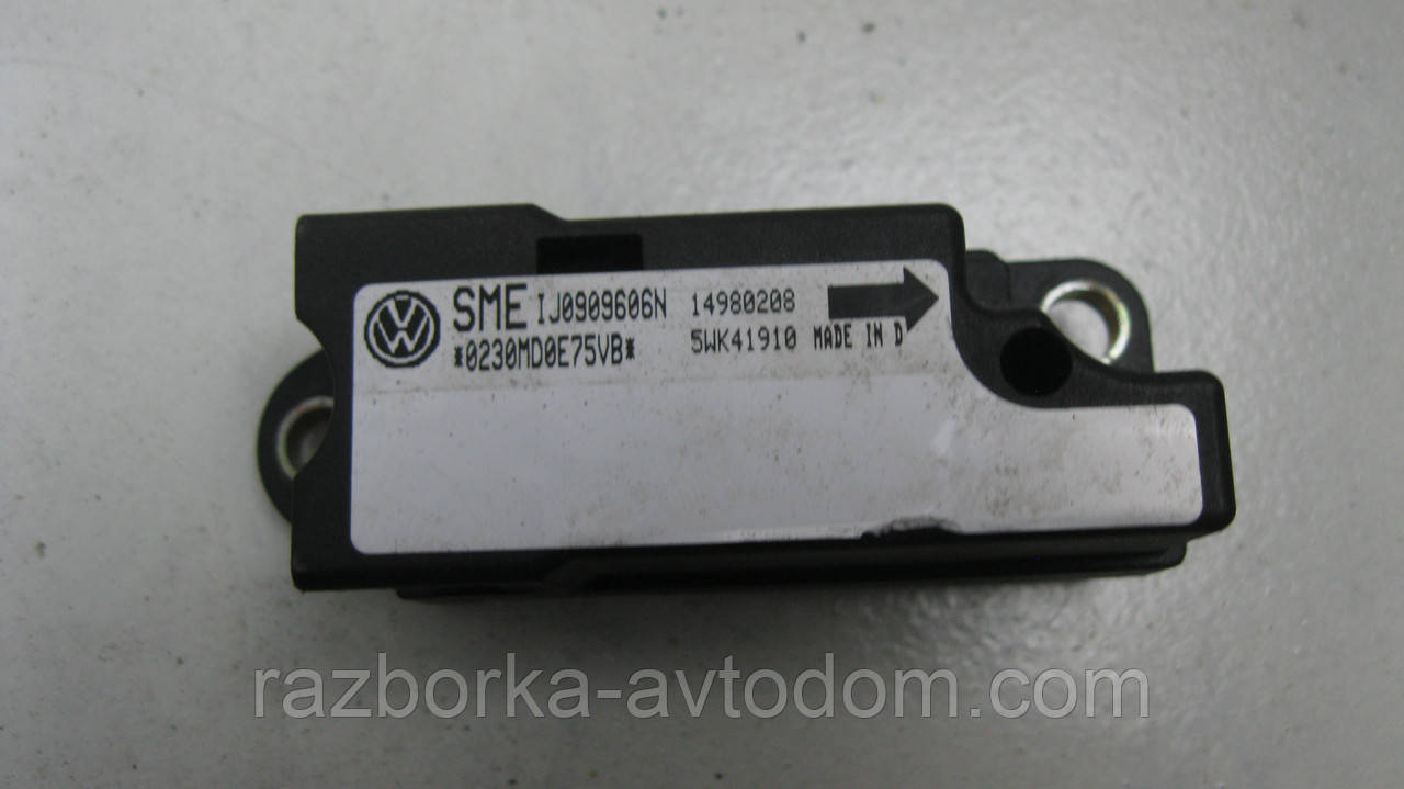 Датчик удару надувних подушок VW Passat B5 (1997-2000) OE:IJ0909606N