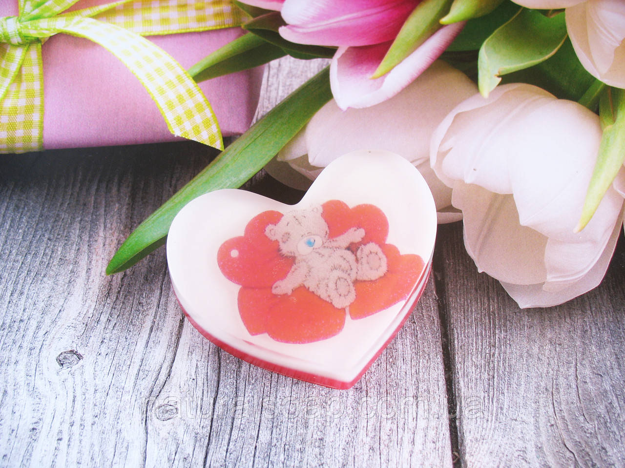 Оригінальне сувенірне мило ручної роботи з картинкою Тедди серце