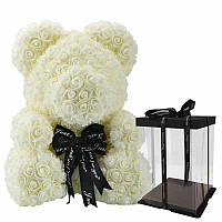Ведмедик білого кольору з троянд із бантом, оригінальна ідея для подарунка на свято мамі, бабусі, колезі, подрузі