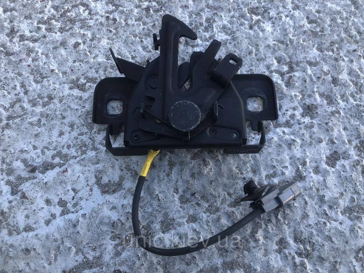 Замок капота Рено Зоє рестайл (renault Zoe lift) б/в