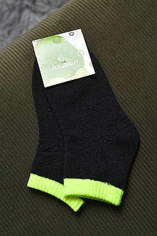 Шкарпетки махрові для дівчинки чорні з салатовою гумкою розмір 26-30 154002M