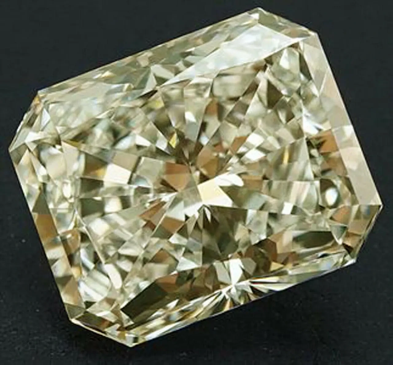 Муасант 5.25 ct VVS1 12.1 х 8.61 мм