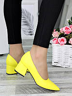 Летние женские туфли лодочки на толстом каблуке желтые Laura