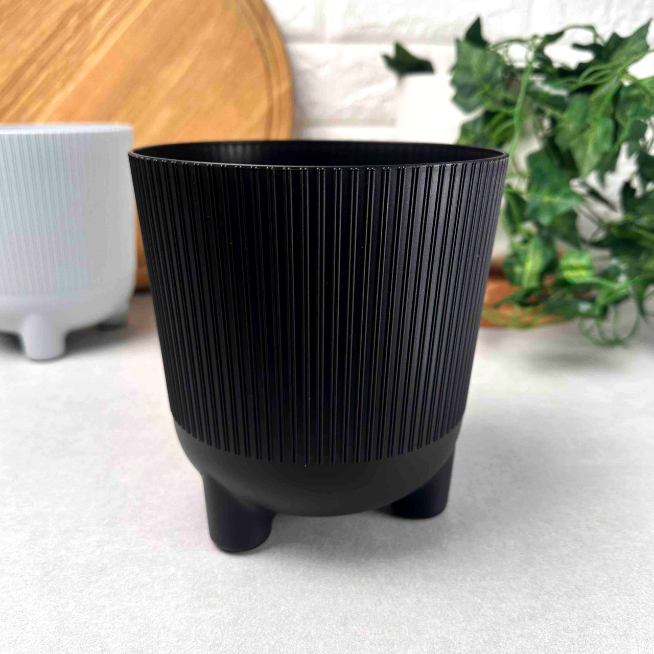 Чорний квітковий горщик 1.6 л Арія Джампер Ламела