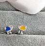 Сережки пусети срібні Пташечки із сердечком з блакитною та жовтою ємаллю, фото 3