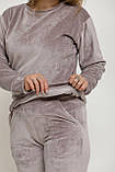 Жіночий велюровий костюм з карманами на манжетах кольору мокко, фото 4