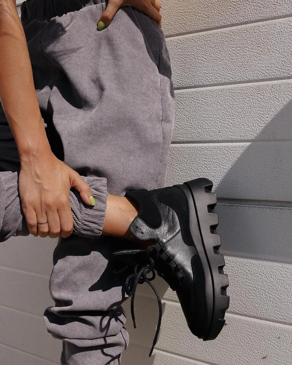 Кроссовки высокие кожаные для женщин на байке черные 39 (25.5 см) - фото 9 - id-p1983412989