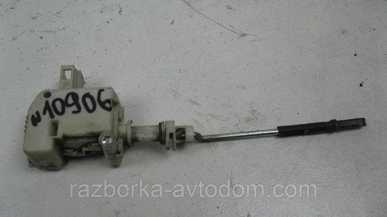 Замок відкривання лючка бензобака VW Passat B5 (1997-2000) OE:3B0810773A