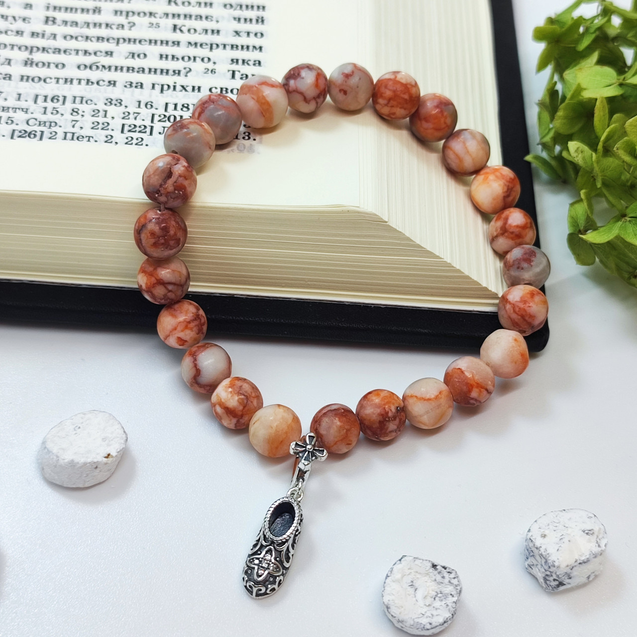 Браслет із яшми коричневої із підвіскою-черевичком святителя Спиридона, фото 1