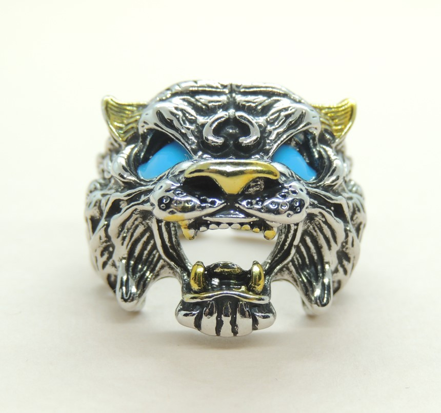 Чоловічий перстень у вигляді тигра з синіми яскравими очима ніс та вуха золотого кольору розмір регульований