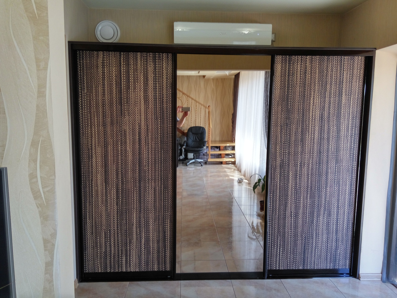 Вбудована шафа купе з плитою Люм