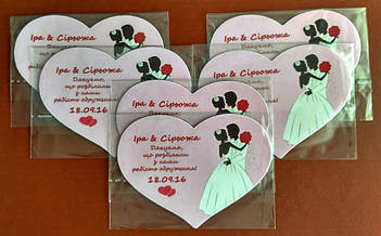 Магнитики на свадьбу для гостей в виде сердца. Размер 72х95 мм 1