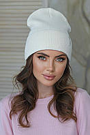 Вязаная шапка с отворотом женская теплая белая