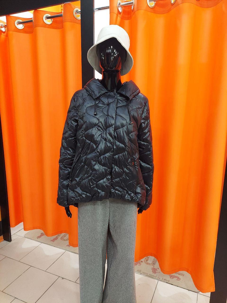 Куртка жіноча стьобана демісезонна капюшон 46 чорна, фото 1