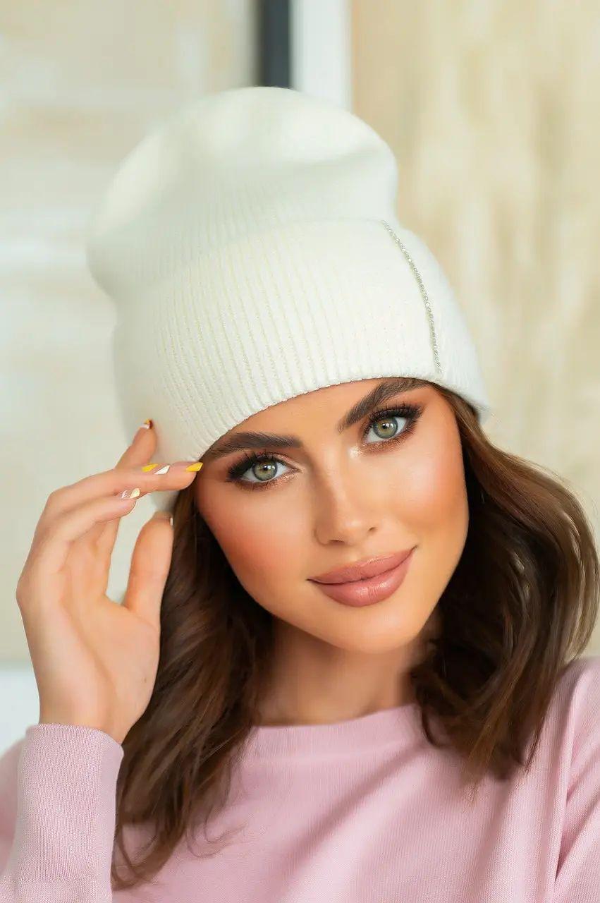 Стильна в'язана жіноча шапка Liana зі стразами, молочно-біла, фото 1