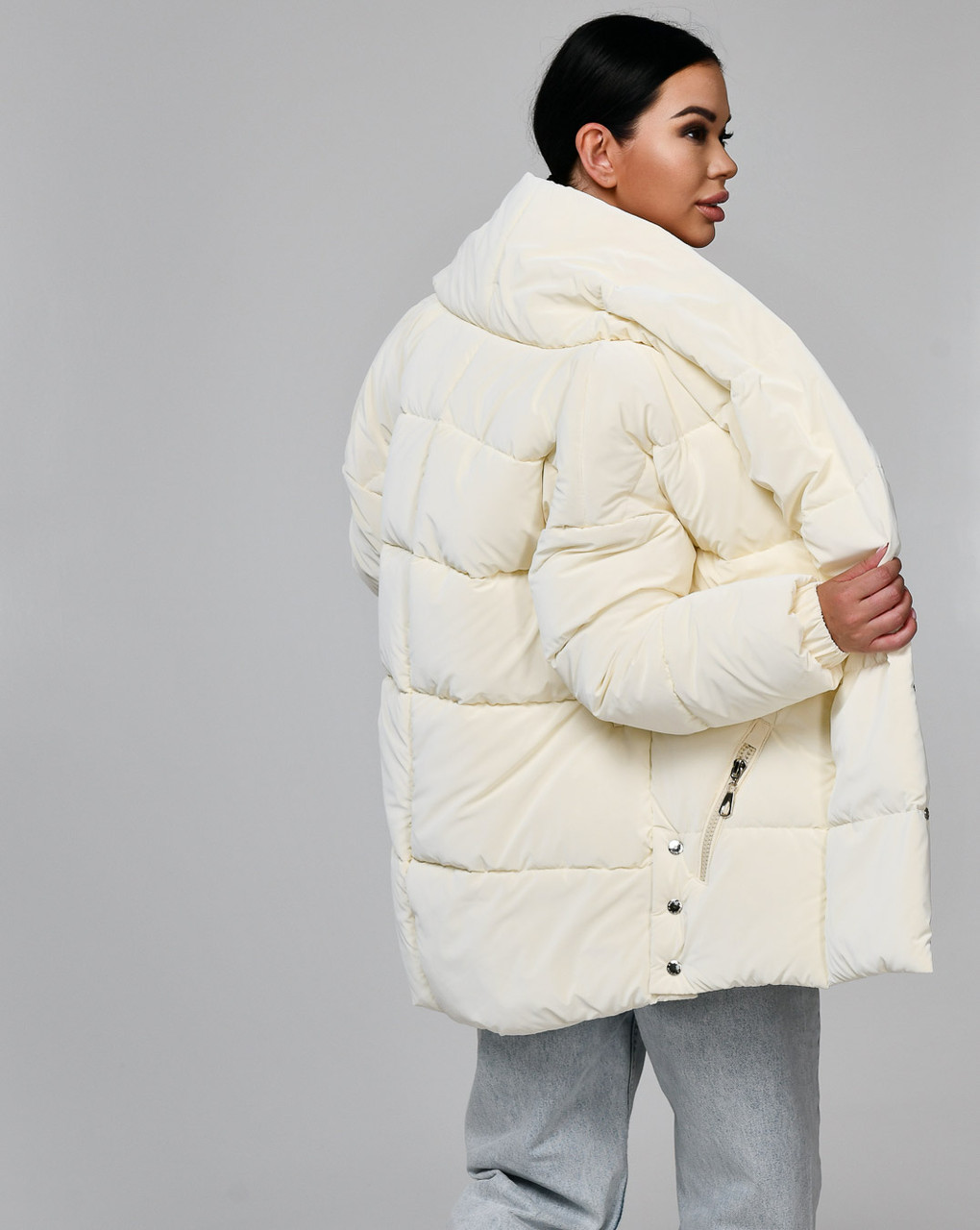 Жіноча зимова куртка на поясі 42 розмір колір молочний