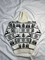Дитячий білий новорічний светр джемпер з ялинками, оленями та подарунками.