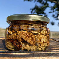 Грецкие орехи с медом акации 250 мл (270 грамм)