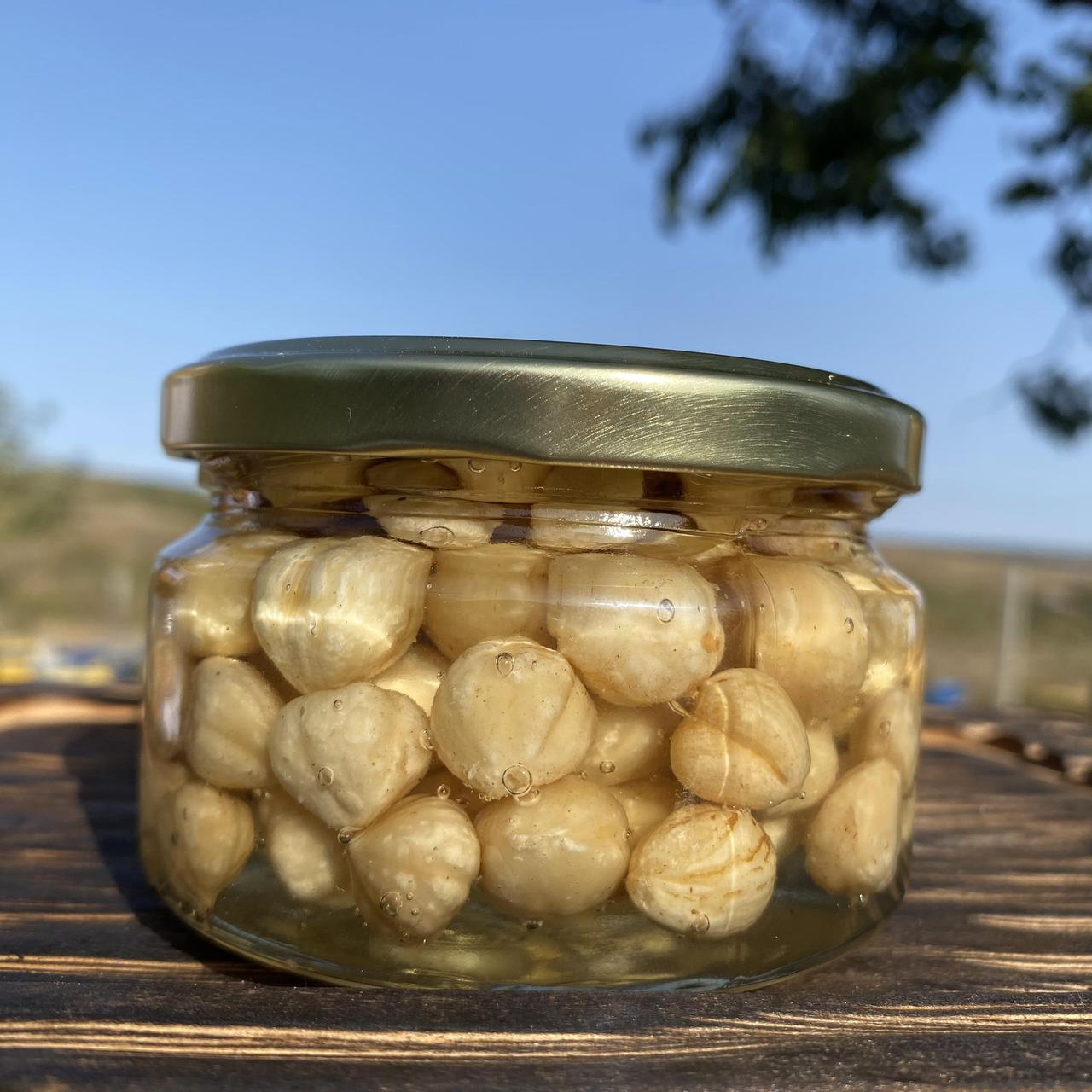Фундук у меду акаціі 0,25 л (270 грам)