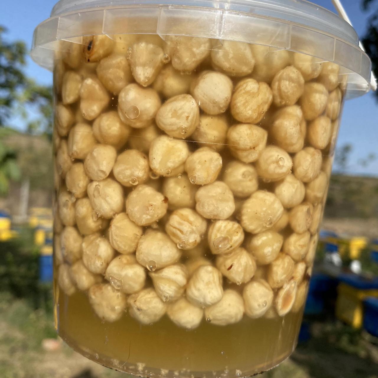 Фундук у меду акації 1,0 л (1200 грам)