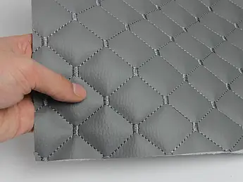 Відріз 1,4м, Кожзам стьобаний сірий «Ромб» (прошитий сірою ниткою) дубльований синтепоном та флізеліном шир 1,35м