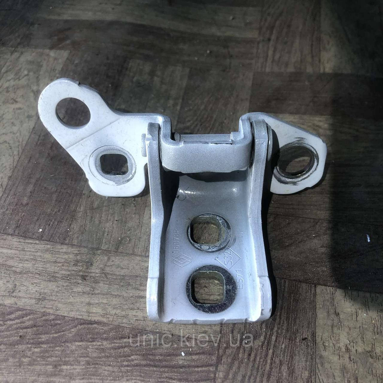 Завіса двері задня права верхня Рено Кліо 3 / Зоє б/в