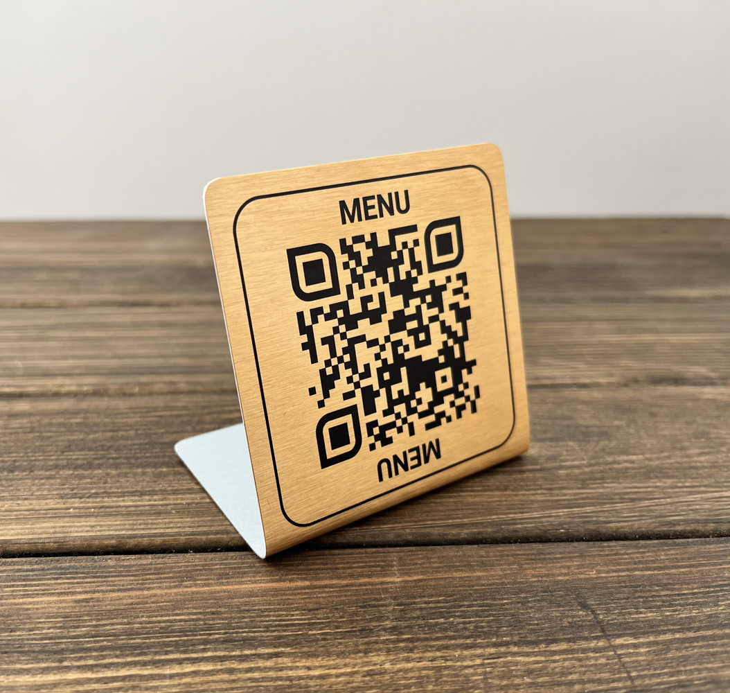 Металева табличка золото сатин з QR-кодом на підставці