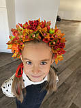 Пишний осінній обруч — вінок із кольоровим листям із тканини та ягодами, фруктами, фото 3