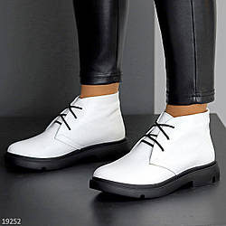 Білі зимові жіночі шкіряні черевики, виробництво Україна, колір на вибір