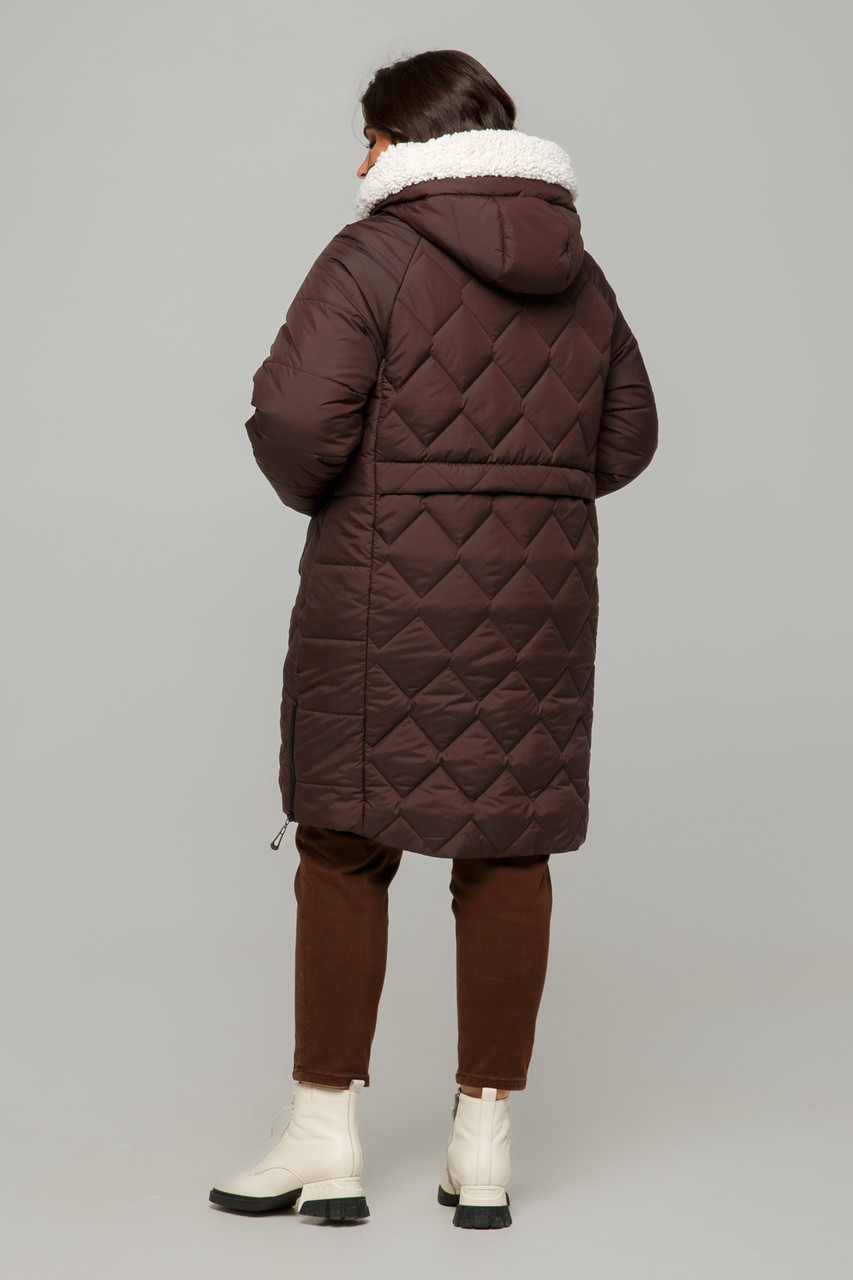 Модная женская зимняя куртка Тоскана стеганая с мехом под овчину батал 50-60 размеры разные цвета шоколад - фото 6 - id-p1987103650