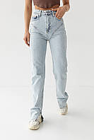 Потертые голубые джинсы с завышенной талией, фигурной кокеткой и распорками