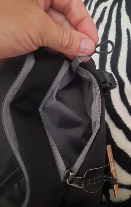 Patagonia atom sling white top