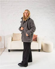 Жіноча укорочена шубка сірого кольору з еко-хутра з англійським коміром розміри від 44 до 54, фото 4