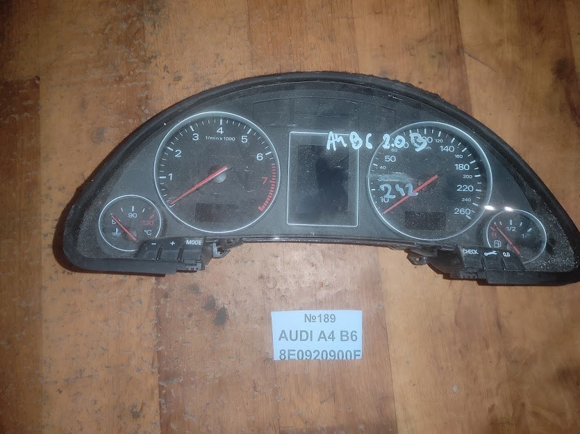 No189 Б/у Панель приладів/спідометр 8E0920900F для Audi A4 B6