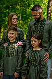 СуСучасна вишита сорочка на хлопчика з льону,кольору хакі арт. 4441, фото 9