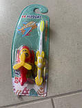 Красива зубна щітка дитяча м'яка з іграшкою наручним годинником, для дітей від 3 років, фото 2