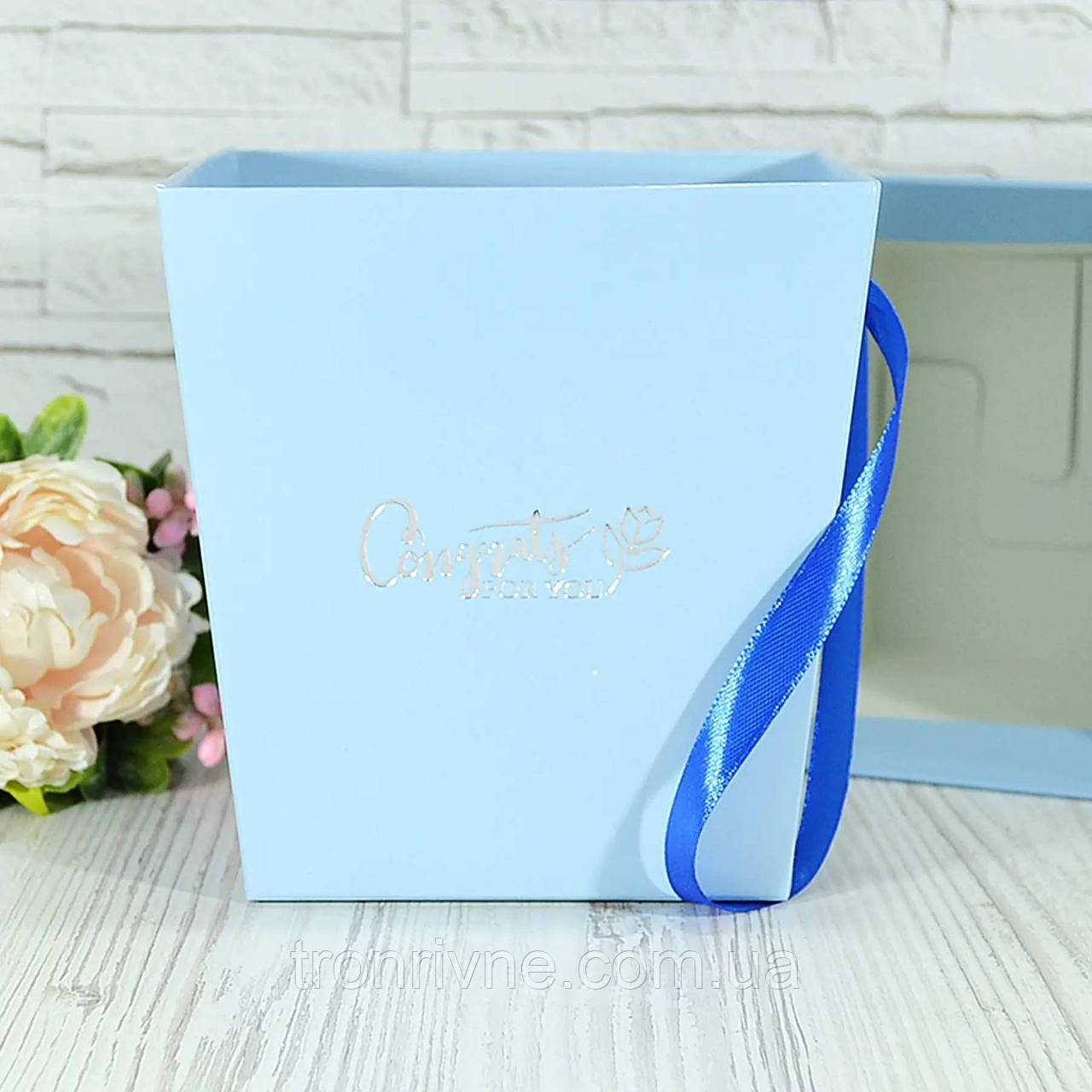 Коробка картонна флористична трапеція зі стрічкою 14х14см, колір голуба Congrety for you