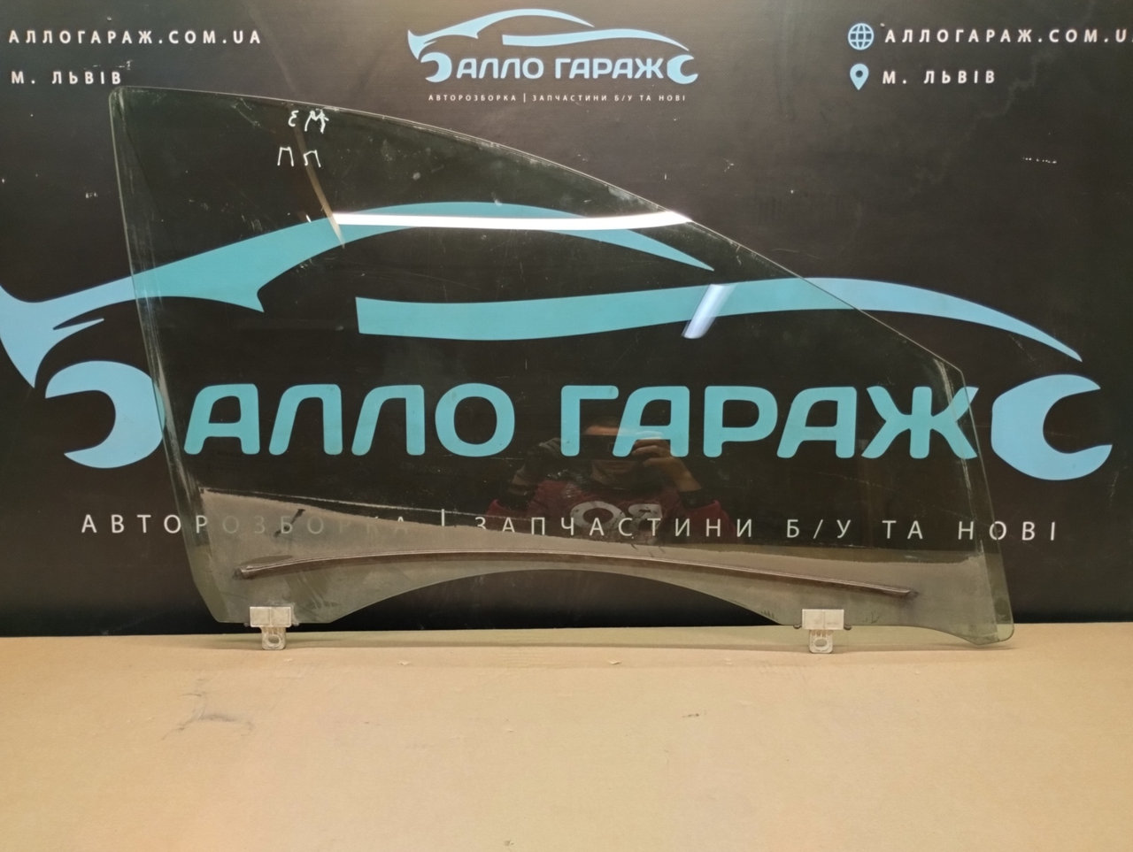 Скло переднє праве Рено Меган 3 з 2009-2015 Оригінал Renault Megane 3, 2009-2015