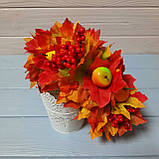 Пишний осінній обруч — вінок із кольоровим листям із тканини та ягодами, фруктами, фото 6
