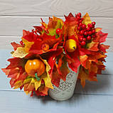 Пишний осінній обруч — вінок із кольоровим листям із тканини та ягодами, фруктами, фото 7